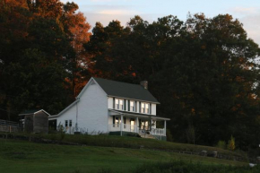 Awesome Flat Top Farmhouse